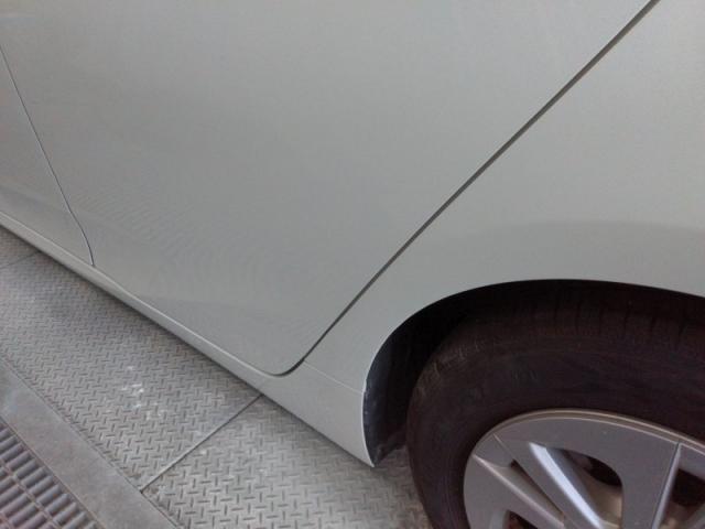 トヨタ　プリウス　左リヤドア・クォーター・サイドシルキズ・へこみ直し　浜松市カーコンビニ倶楽部