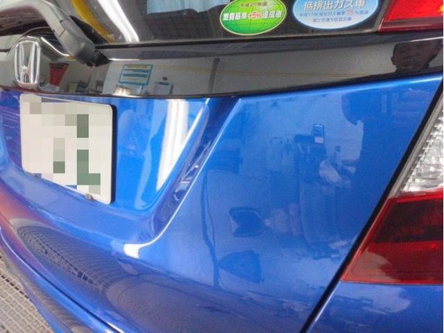 ホンダ　フィット　トランク手のひらサイズキズ・へこみ直し　浜松市カーコン工法で安く修理！