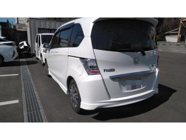 ホンダ　フリード　リサイクルパーツ交換で修理を抑えるキズ・へこみ直し