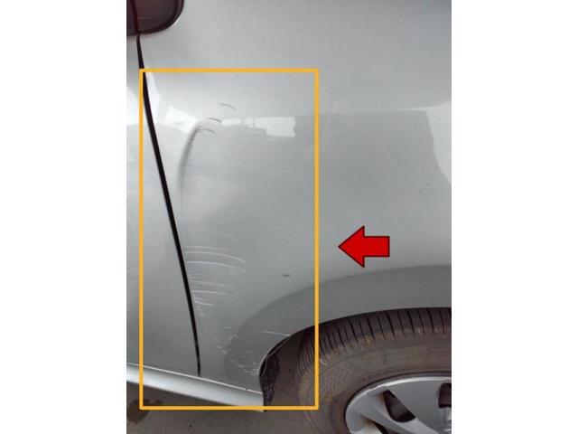 トヨタ ヤリス 右前タイヤ横(フェンダー)キズ・へこみ直し 浜松市 カーコンビニ倶楽部