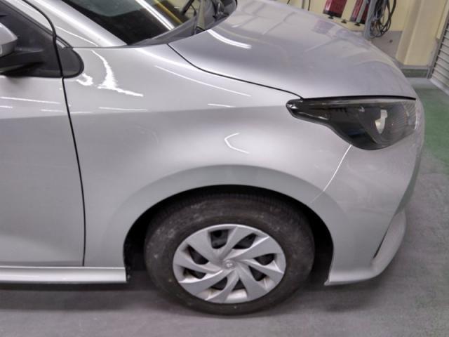 トヨタ ヤリス 右前タイヤ横(フェンダー)キズ・へこみ直し 浜松市 カーコンビニ倶楽部