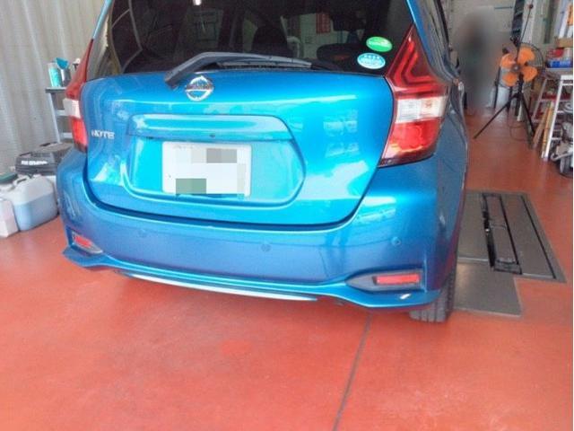 日産 ノート フロントバンパーと左ドアミラー交換、リヤバンパーキズ・へこみ直し 浜松市