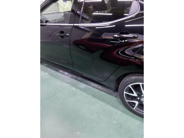 トヨタ　ヤリス　左後ろドア交換、前ドア・サイドステップキズ・へこみ直し　浜松市