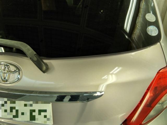 トヨタ ヴィッツ トランク(リヤゲート)キズ・へこみ直し 浜松市 カーコンビニ倶楽部