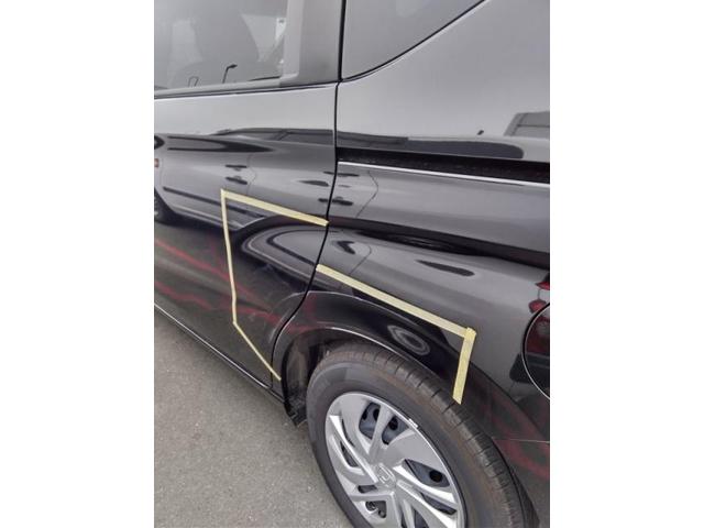 ホンダ　フリード　ドアと後ろタイヤ横（クォーター）キズ・へこみ直し　浜松市カーコンビニ倶楽部