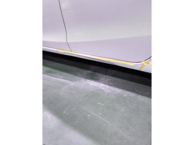 トヨタ　アクア　テールレンズ交換・　クォーターとサイドシルキズ・へこみ直し　浜松市カーコンビニ倶楽部