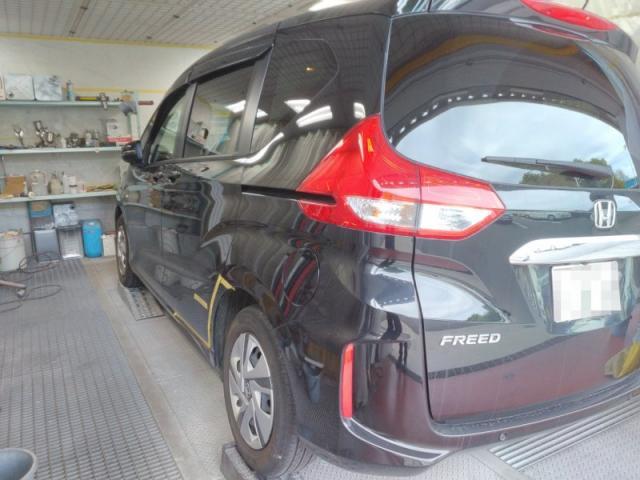 ホンダ　フリード　後ろタイヤ横とドアの下サイドシルキズ・へこみ直し　浜松市カーコンビニ倶楽部