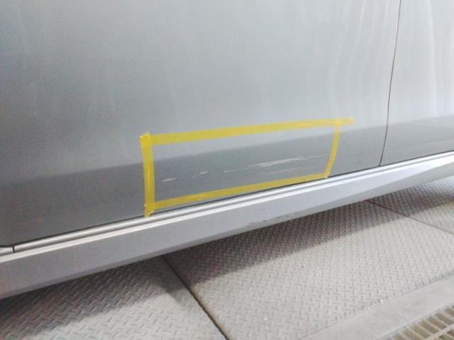 ダイハツ　ムーヴ　前タイヤ上（フェンダー）・ドア・クォーターキズ・へこみ直し　浜松市