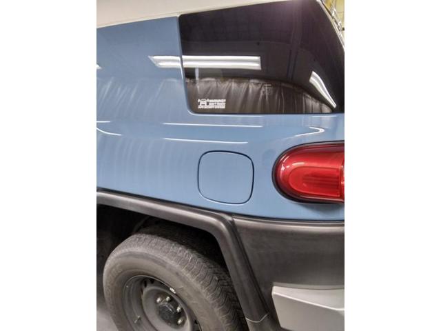 トヨタ FJクルーザー 後ろタイヤ上(クォーター) テールレンズ横キズ・へこみ直し 豊橋市