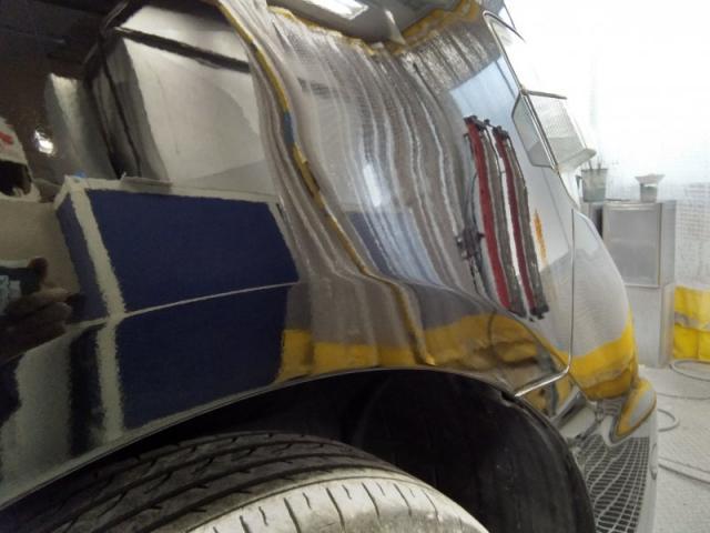 日産 セレナ 右前タイヤの上(フェンダー) キズ・へこみ直し 豊橋市 カーコンビニ倶楽部