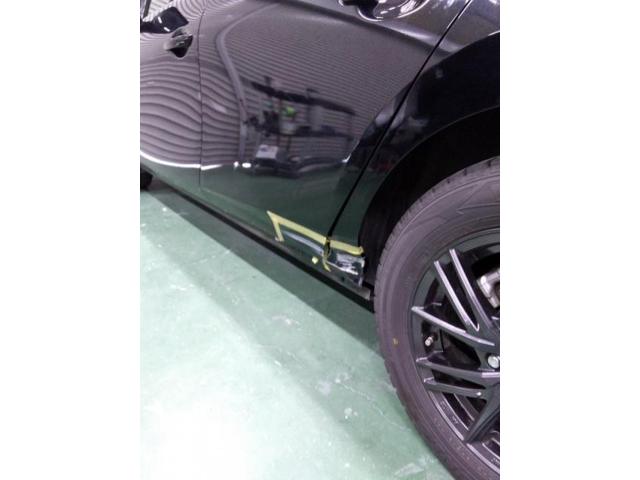 マツダ MAZDA3ファストバック 左リヤドア・左後ろタイヤ横(クォーター)キズ・へこみ直し 豊橋市