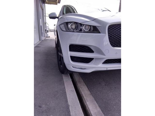 ジャガー Fペイス 輸入車のフロントバンパー キズ・へこみ直し 豊橋市 板金塗装