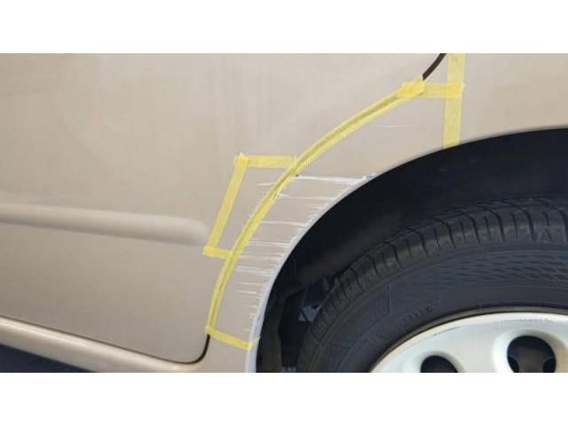 ダイハツ　ミラココア　後ろのドアと後ろタイヤ横（クォーター）　キズ・へこみ直し　豊橋市　板金塗装