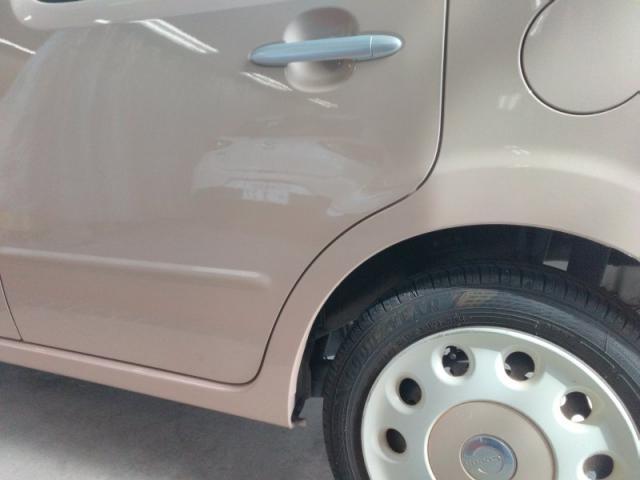 ダイハツ　ミラココア　後ろのドアと後ろタイヤ横（クォーター）　キズ・へこみ直し　豊橋市　板金塗装