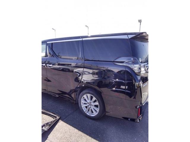 トヨタ　ヴェルファイア　スライドドアとクォーター・バンパー　大破キズ・へこみ直し　豊橋市