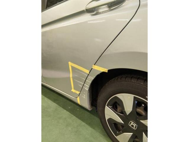 ホンダ　フィット　バンパーとドア・クォーターキズ・へこみ直し　豊橋市カーコン工法