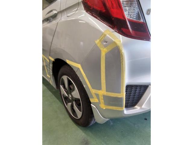 ホンダ　フィット　バンパーとドア・クォーターキズ・へこみ直し　豊橋市カーコン工法