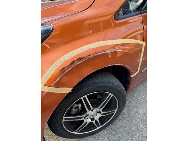 日産　ノート　左前タイヤ上（フェンダー）キズ・へこみ直し　カーコン工法豊橋市