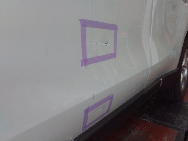 トヨタ　ハリアー　フロントドアキズ・へこみ直し　浜松市カーコン工法で板金