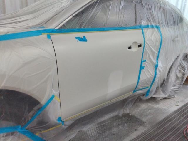 トヨタ　ハリアー　フロントドアキズ・へこみ直し　浜松市カーコン工法で板金