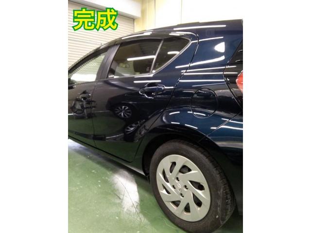 トヨタ　アクア　リヤドアとその横（クォーター）キズ・へこみ直し　豊橋市カーコンビニ倶楽部