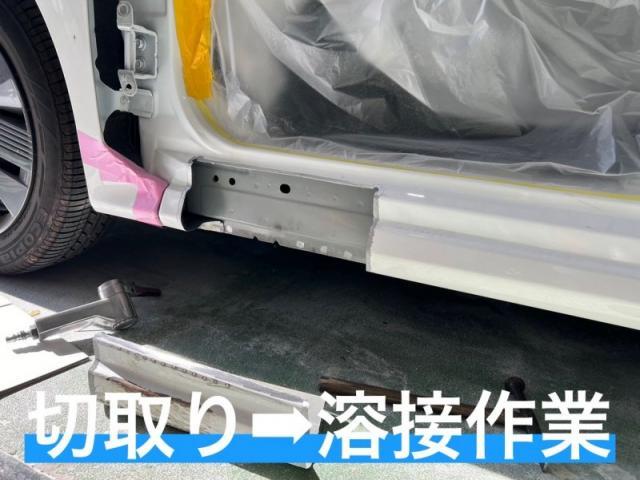 日産　ノート　左フロントドア交換、ロッカパネル修理キズ・へこみ直し