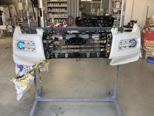 トヨタ　ノア　フロントバンパー　キズ・へこみ直し　三養基郡基山　板金塗装カーコンビニ倶楽部