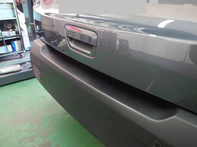 クライスラー・ジープ　ジープ・レネゲード　輸入車のトランクとバンパー　キズ・へこみ直し　カーコンビニ倶楽部