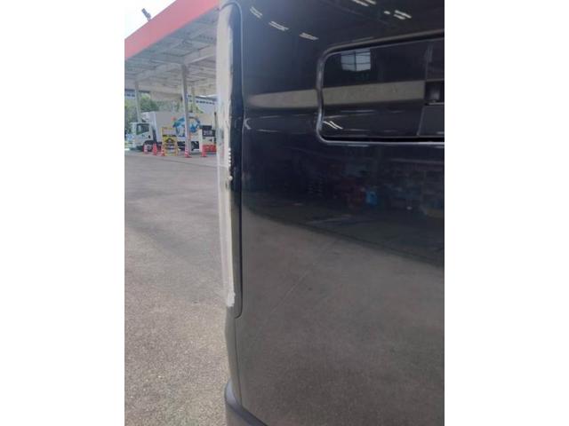 トヨタ　ハイエースバン　左右　あちこち色々　キズ・へこみ直し　佐賀市板金塗装