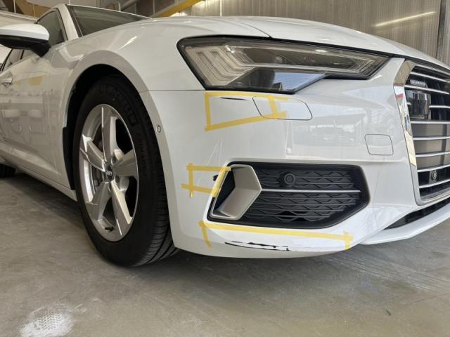 アウディ　Ａ５　輸入車のフロントバンパーキズ・へこみ直し