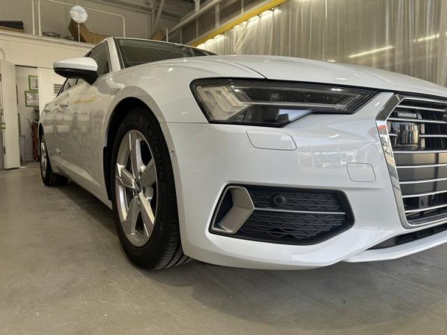 アウディ　Ａ５　輸入車のフロントバンパーキズ・へこみ直し