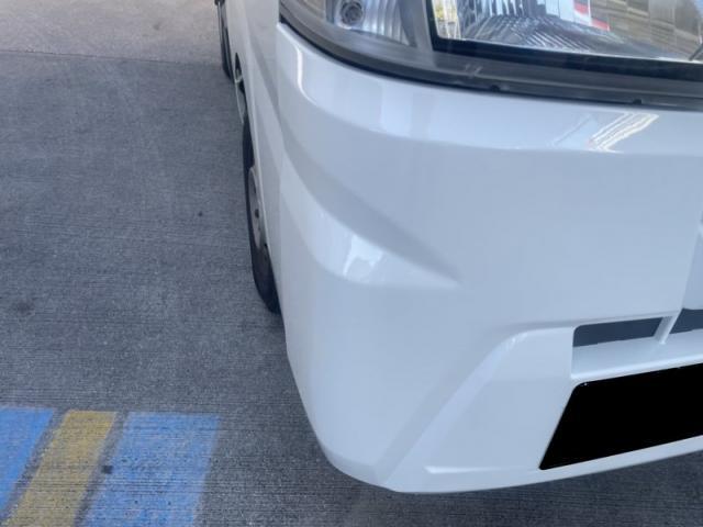 ダイハツ　ハイゼットカーゴ　フロントバンパーえぐれ傷キズ・へこみ直し