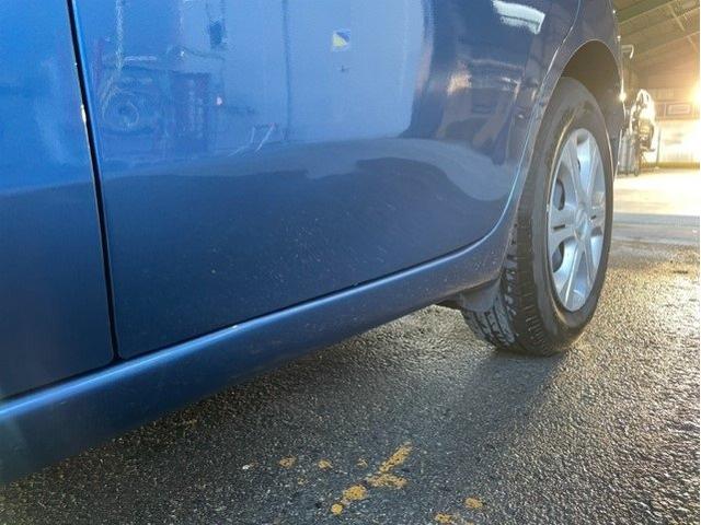 日産　ノート　リアドア・サイドシル（ドアの下パネル）　縁石接触へこみ大キズ・へこみ直し