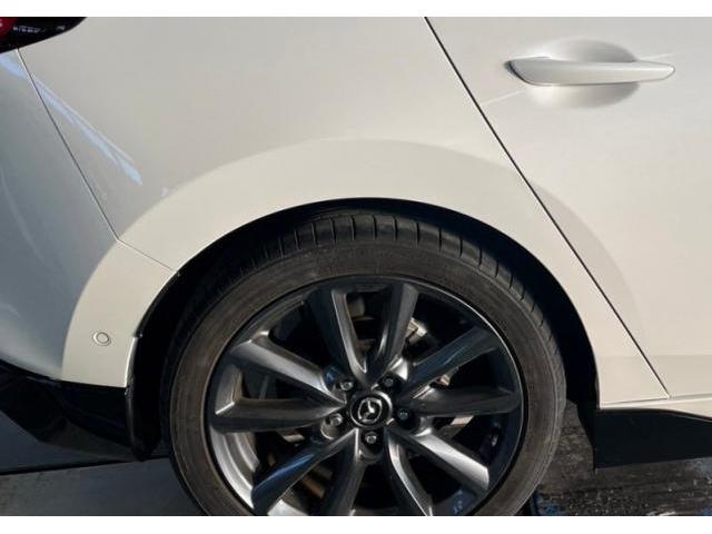 マツダ　ＭＡＺＤＡ３ファストバック　キズ・へこみ直し　クォーター（リヤタイヤの上）　へこみきず板金塗装
