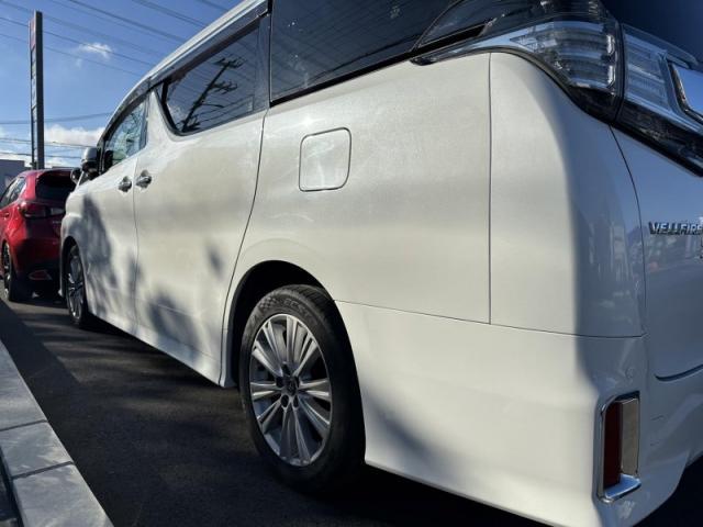 トヨタ　アルファード　左スライドドアとクォーターパネルキズ・へこみ直し