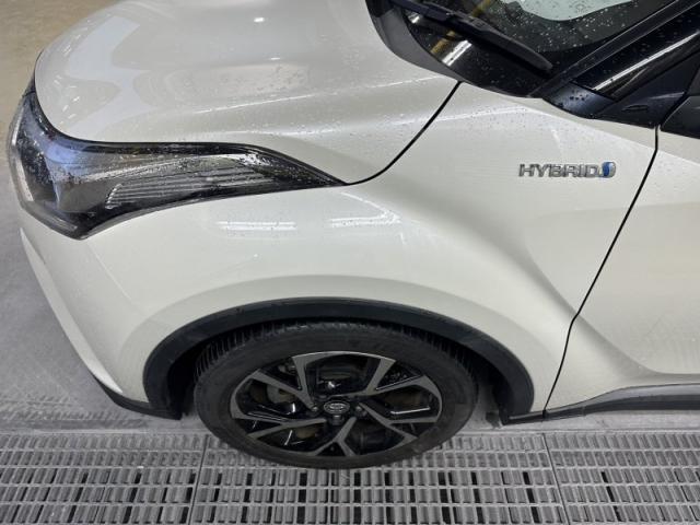 トヨタ　Ｃ－ＨＲ　タイヤの上フェンダーキズ・へこみ直し