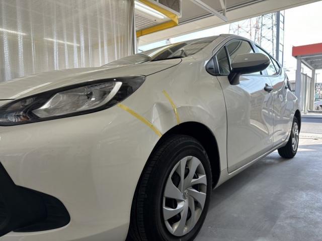 トヨタ アクア フェンダー(ライト横)キズ・へこみ直し 大阪市住之江区 板金塗装