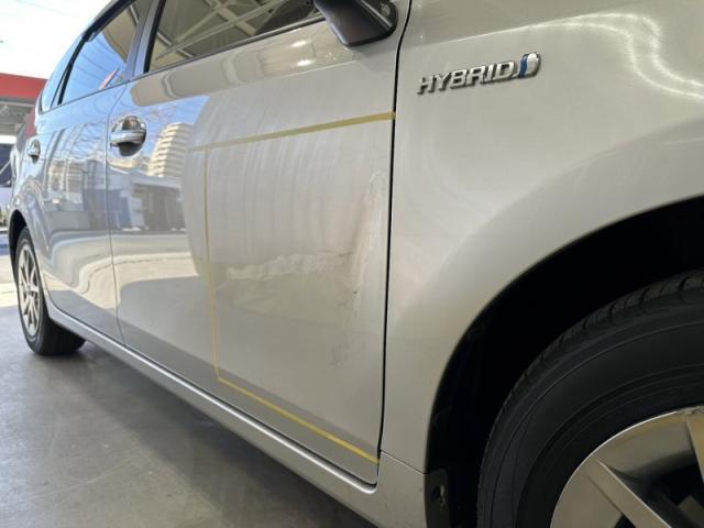 トヨタ プリウスα フロントドア キズ・へこみ直し 大阪市 板金塗装