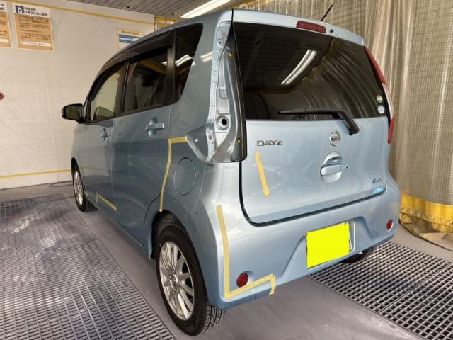 日産 デイズ リアバンパーとクォーター キズ・へこみ直し 大阪市板金塗装