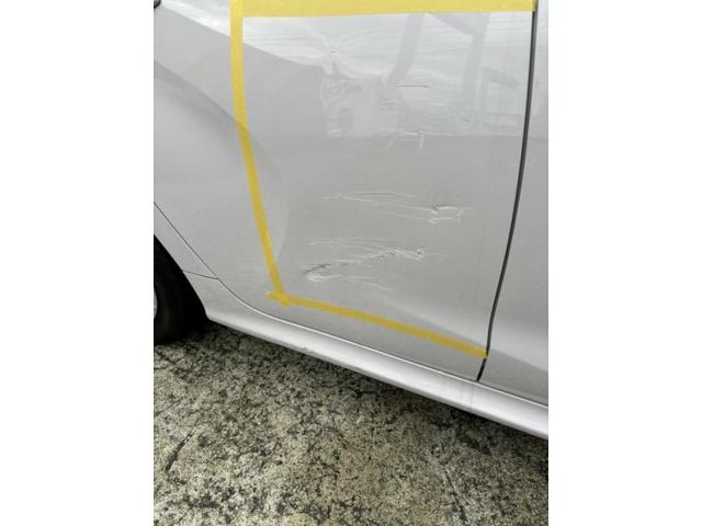 トヨタ ヤリス 後ろのドア 大きなキズ・へこみ直し 宇部市