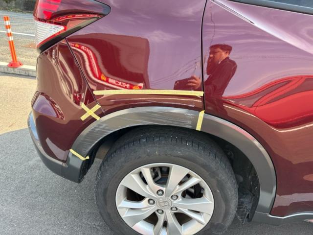 ホンダ　ヴェゼル　右後ろタイヤ上キズ・へこみ直しとモール交換　宇部市　カーコンビニ倶楽部