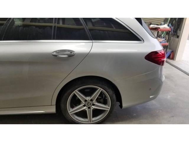 メルセデス・ベンツ Cクラス 輸入車のリヤドアとクォーター(後ろタイヤ上)キズ・へこみ直し 宇部市