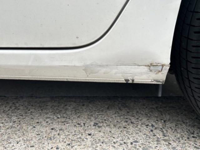 ホンダ フィット サイドシル(ドアの下車体下部)キズ・へこみ直し 宇部市