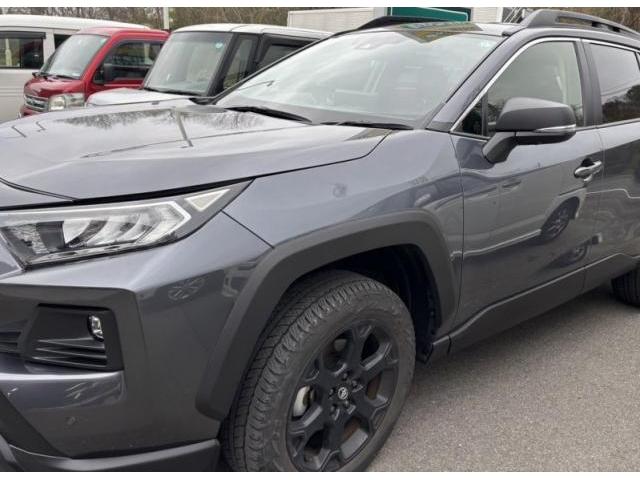 トヨタ RAV4 フロントバンパーと前タイヤ上(フェンダー)フロントドア交換キズ・へこみ直し 保険修理宇部市