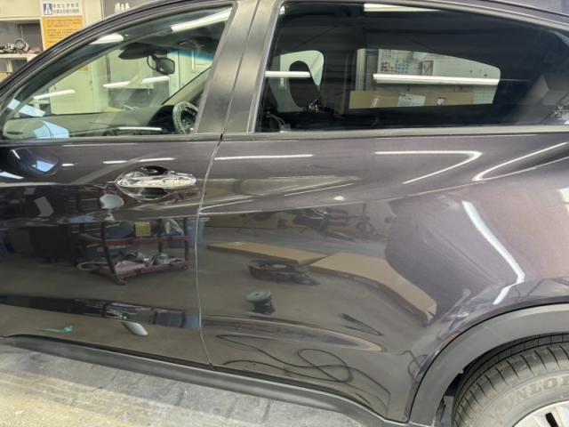 ホンダ ヴェゼル 左側 前後ドアキズ・へこみ直し 宇部市 カーコンビニ倶楽部