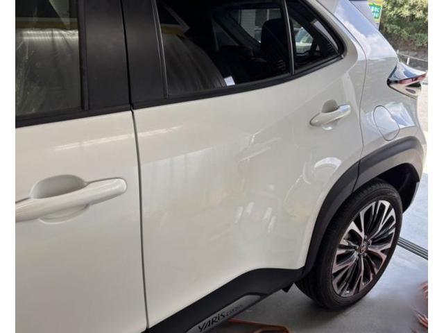 トヨタ　ヤリスクロス　助手席側後ろドア　キズ・へこみ直し　宇部市カーコンビニ倶楽部