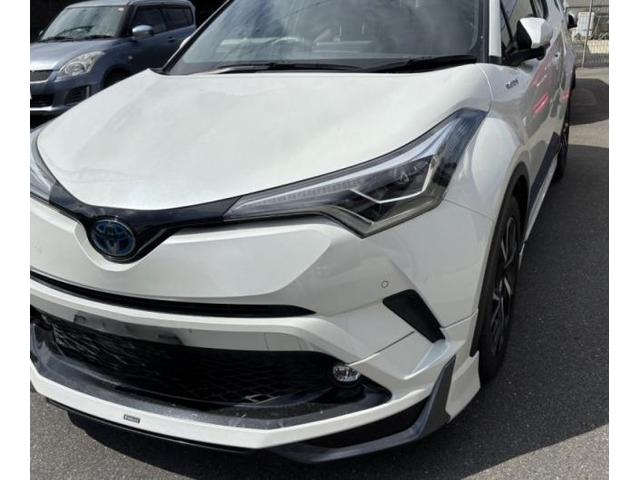 トヨタ　Ｃ－ＨＲ　保険修理　バンパーと前タイヤ上（フェンダー）キズ・へこみ直し　宇部市　カーコン工法