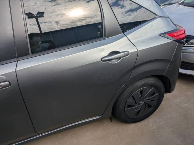 日産　ノート　後ろのドアとその横　クォーターキズ・へこみ直し　横浜市板金塗装　カーコンビニ倶楽部