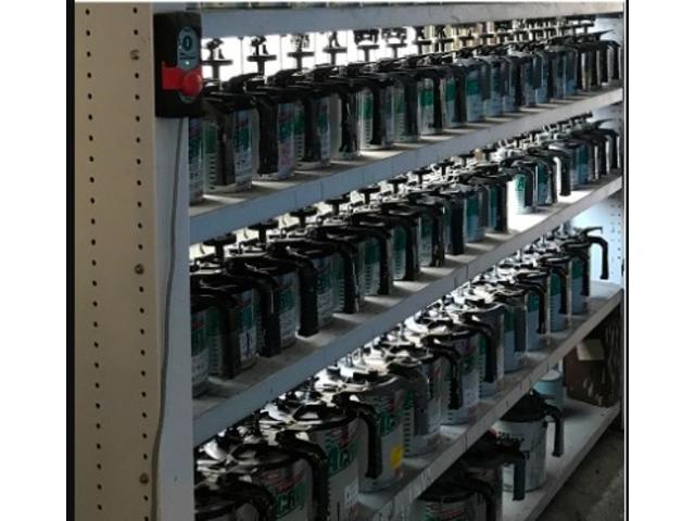 板金塗装専門工場設備　お客様のお車に合った色を調色して、塗装致します