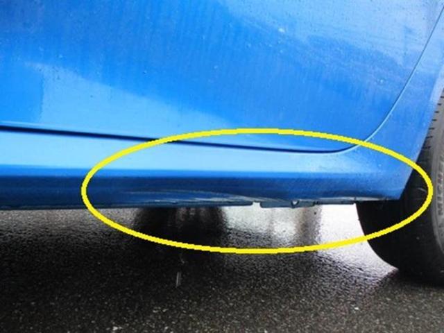 プジョー 208 ドアの下細いところがへこんだ 縁石接触へこみ直し 福岡市西区・早良区